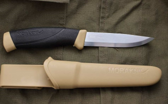 Нож Morakniv Companion Desert, нержавеющая сталь, прорезиненная рукоять с желтыми накладками